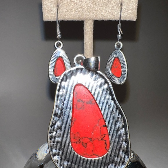 Silver necklace pendant w/red stone w/black designs through w/matching earrings - Picture 2 of 8